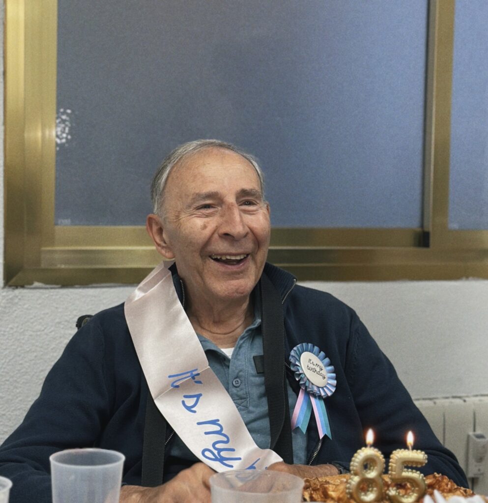 Vicente y Julián soplan 85 y 90 velas