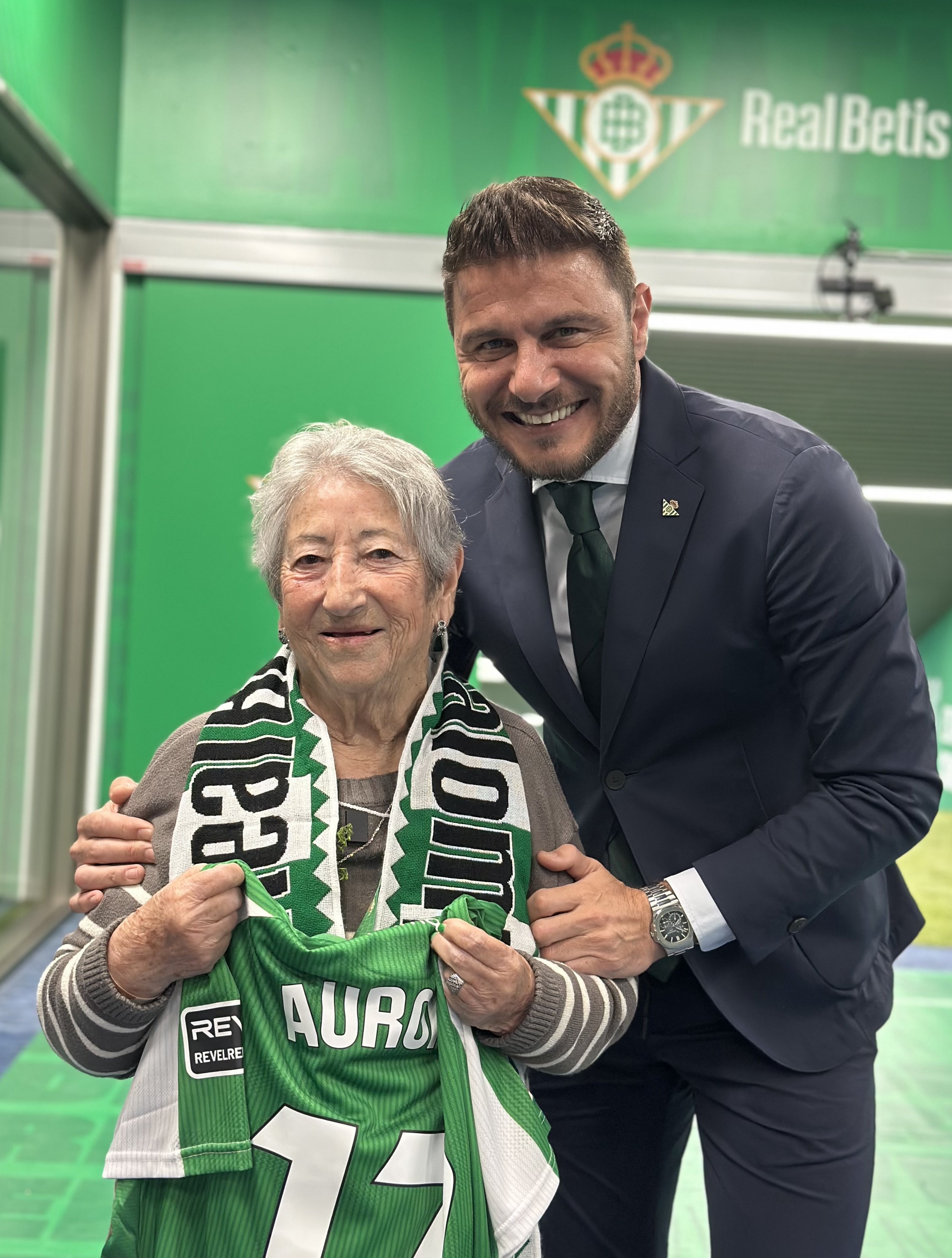 Aurora cumple su sueño de ver al Betis