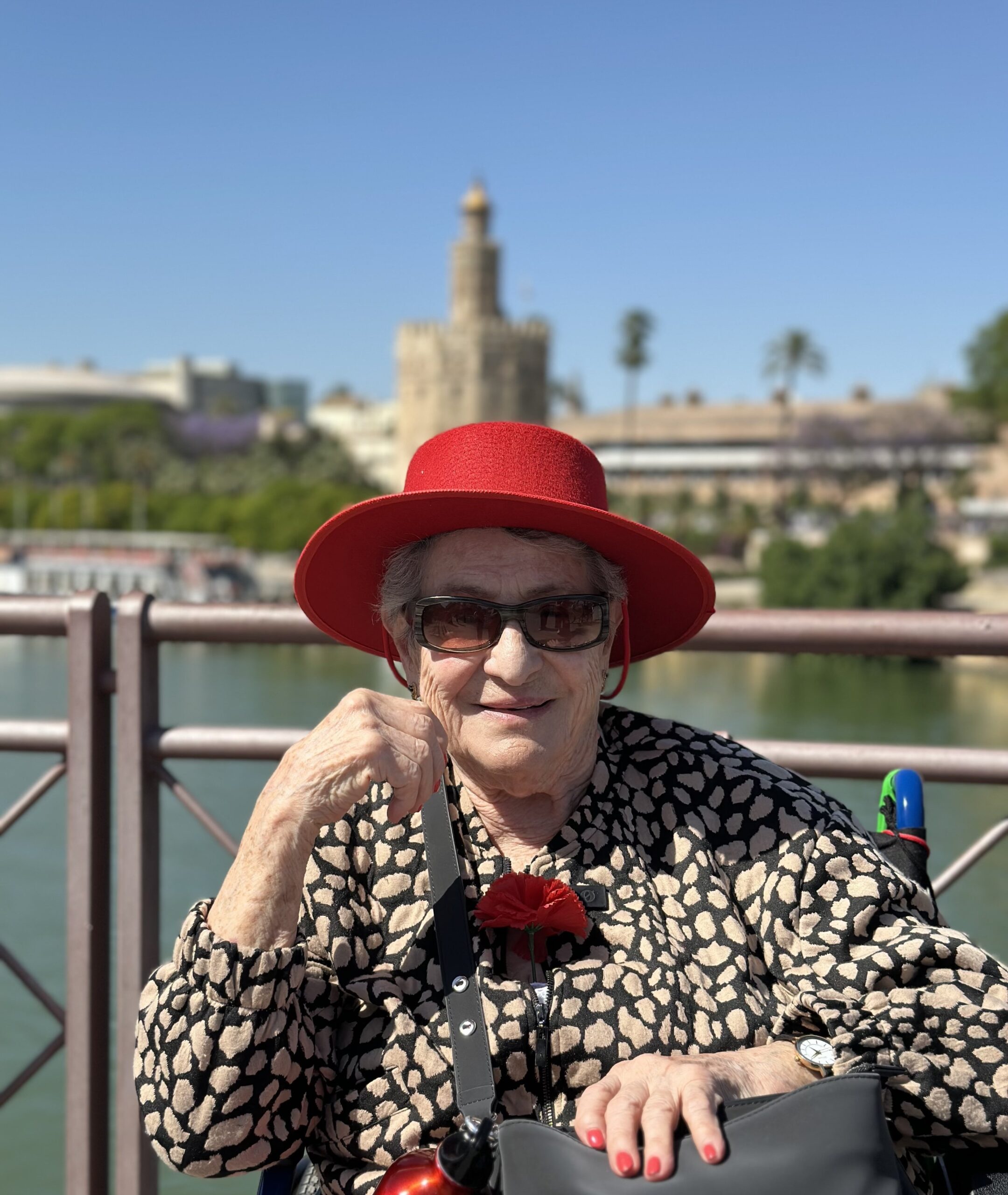 María Luisa cumple su sueño de ir a Sevilla